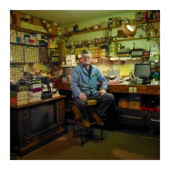 3105-•-Bill-_-TV-Repairman-Wisconsin